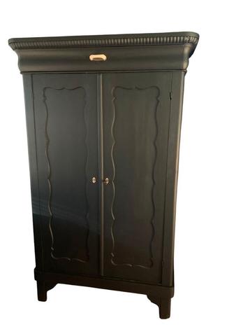 Zwarte biedermeier meidenkastje kledingkastje beschikbaar voor biedingen