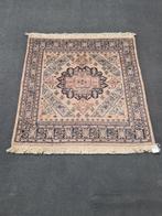 Oud Perzisch kleed vloerkleed handgeknoopt 95x95cm €50, Ophalen