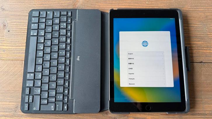 Ipad 5 32gb incl. Logitech Slim Folio hoes, Computers en Software, Apple iPads, Gebruikt, Apple iPad, Wi-Fi, 10 inch, 32 GB, Zilver