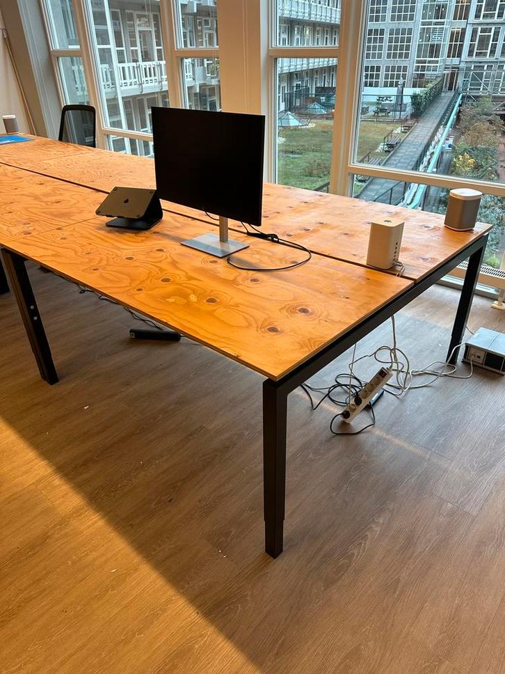 Bureau’s 160x160cm, zwart stalen onderframe, fins vuren blad, Huis en Inrichting, Bureaus, Zo goed als nieuw, Bureau, In hoogte verstelbaar