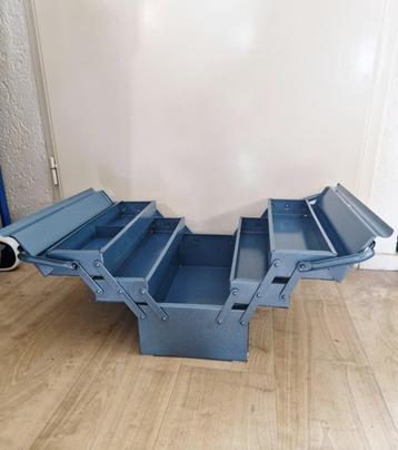 Mooie,oude gereedschapkist,blauw hamerslagverf,hamerite,igst beschikbaar voor biedingen