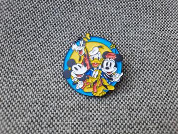 1 leuke pin van Donald Duck en zijn vriendjes te koop beschikbaar voor biedingen