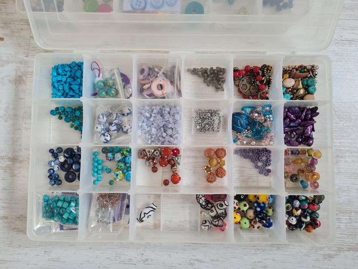 Grote collectie kralen en fournituren, Hobby en Vrije tijd, Kralen en Sieraden maken, Zo goed als nieuw, Overige typen, Ophalen of Verzenden