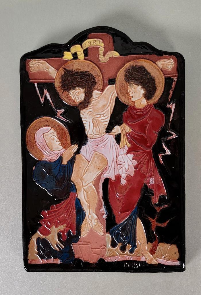 Kruisiging, religieuze cloisonné tegel Russel Tiglia Tegelen, Verzamelen, Religie, Zo goed als nieuw, Ophalen of Verzenden
