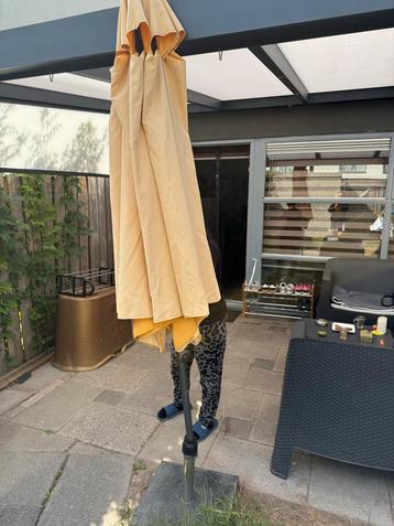 Gratis parasol + houder beschikbaar voor biedingen