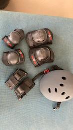 Triple eight set voor skeeler of skater maat 55/58, Ophalen, Zo goed als nieuw, Skateboard