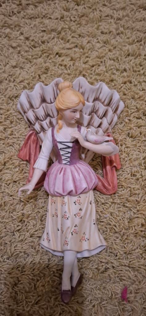 Vintage Porseleinen Beeldje Dame met Duif, Ophalen of Verzenden