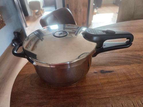 Izgs Fissler Snelkookpan steinless diameter 22x13 hoog binn, Huis en Inrichting, Keuken | Potten en Pannen, Gebruikt, Kookpan of Snelkookpan