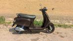 Defecte bruine AGM scooter, Fietsen en Brommers, Brommers | Schadebrommers, Ophalen, Maximaal 45 km/u, 50 cc, Overige merken