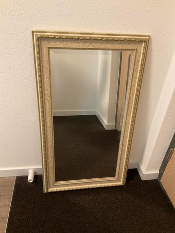 Nette spiegel met mooie sierrand ca. 53 x 93 cm (KWF) beschikbaar voor biedingen