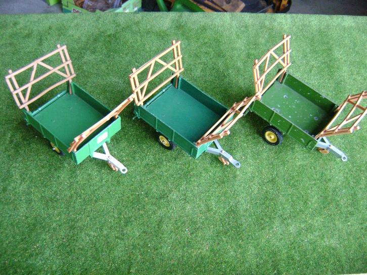 "Tipping Trailer" strowagen met hekken van Britains nr. 9550, Hobby en Vrije tijd, Modelauto's | 1:32, Zo goed als nieuw, Tractor of Landbouw