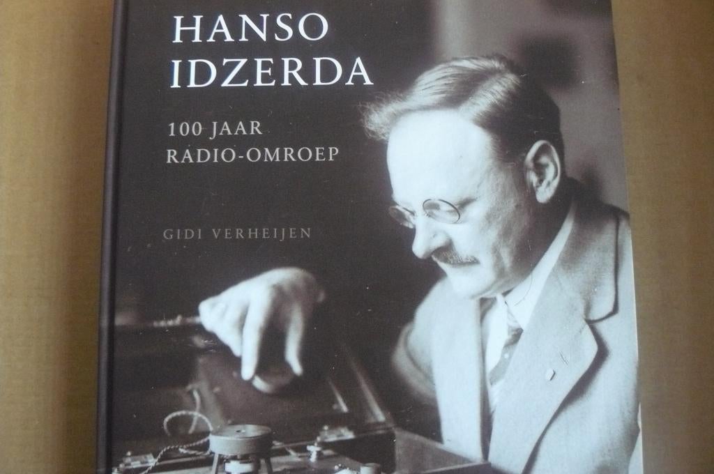 RADIO / HANSO IDZERDA / 100 jaar radio - omroep /, Boeken, Ophalen of Verzenden, Zo goed als nieuw