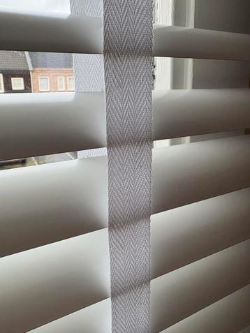 Luxaflex jaloezieën wit 50mm met 3x witte band 164cm breed beschikbaar voor biedingen
