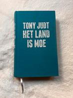 Tony Judt - Het Land Is Moe (NL), Ophalen of Verzenden, Gelezen, Maatschappij en Samenleving, Wereld