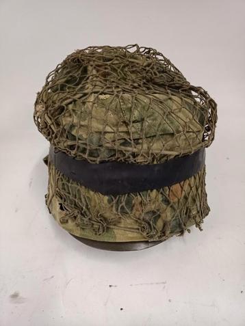 Militaire helm Nederland  beschikbaar voor biedingen