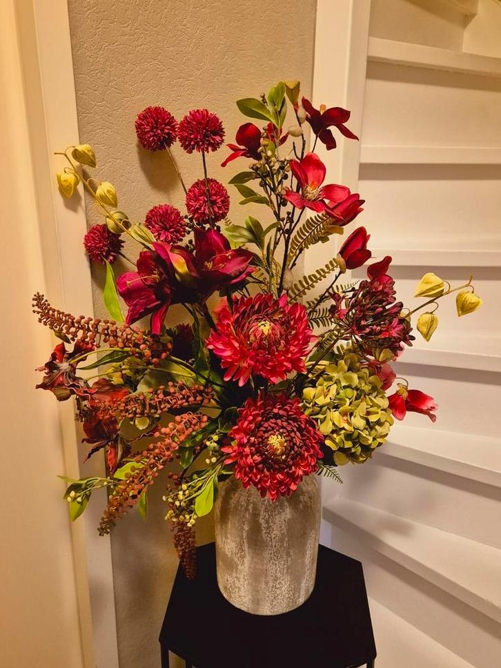 Groot zijde boeket bloemen Inclusief vaas, Huis en Inrichting, Woonaccessoires | Kunstplanten en Kunstbloemen, Zo goed als nieuw