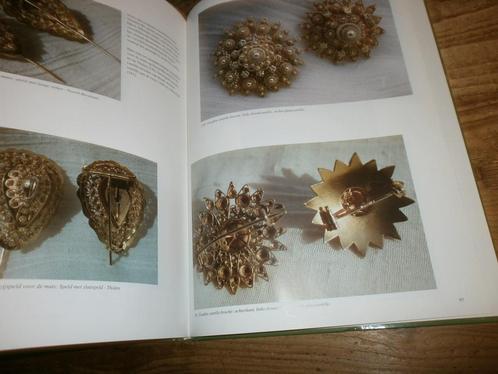 streeksieraden in zeeland deel 2 veel afb goud en zilver, Boeken, Geschiedenis | Stad en Regio, Nieuw, 20e eeuw of later, Ophalen of Verzenden