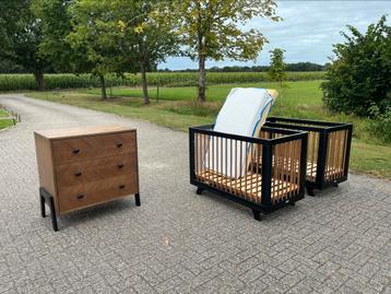 Ledikantjes+commode voor tweeling, luieremmer. beschikbaar voor biedingen