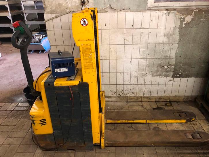 Jungheinrich stapelaar dubbel initial, Doe-het-zelf en Verbouw, Palletwagens en Pompwagens, Gebruikt, Ophalen