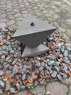 Tuinfontein Omgekeerde Piramide met Slang, Tuin en Terras, Ophalen, Gebruikt, Beton, Waterornament
