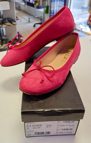 Giulia knal roze ballerina's met strikje maat 37 artnr 48720 beschikbaar voor biedingen