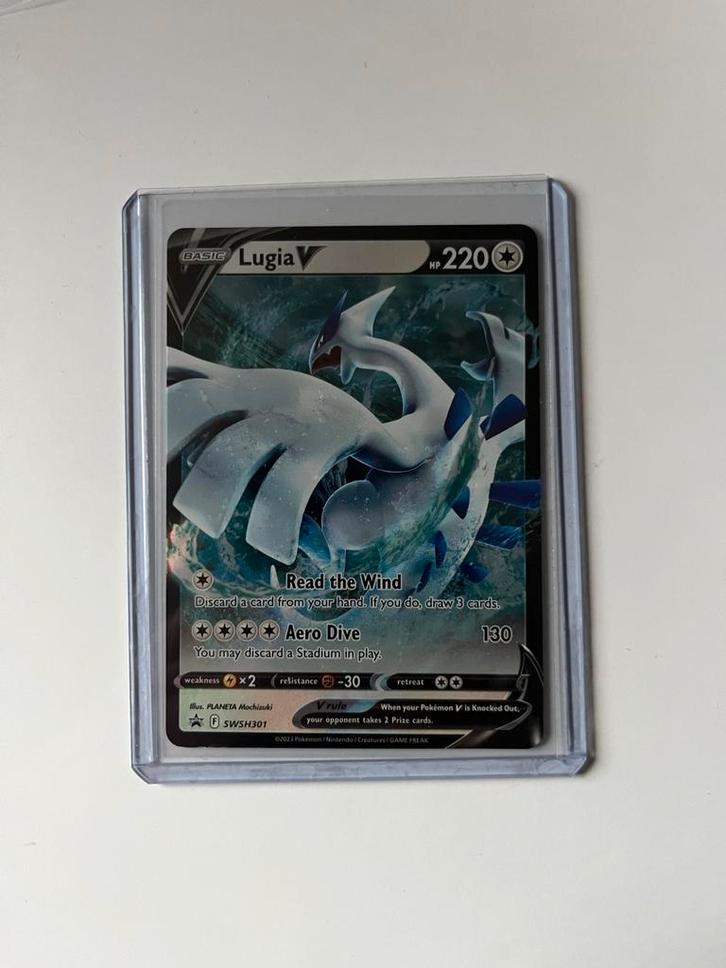 Lugia V SWSH301 - Promo Pokémon Kaart, Hobby en Vrije tijd, Verzamelkaartspellen | Pokémon, Zo goed als nieuw, Losse kaart, Foil