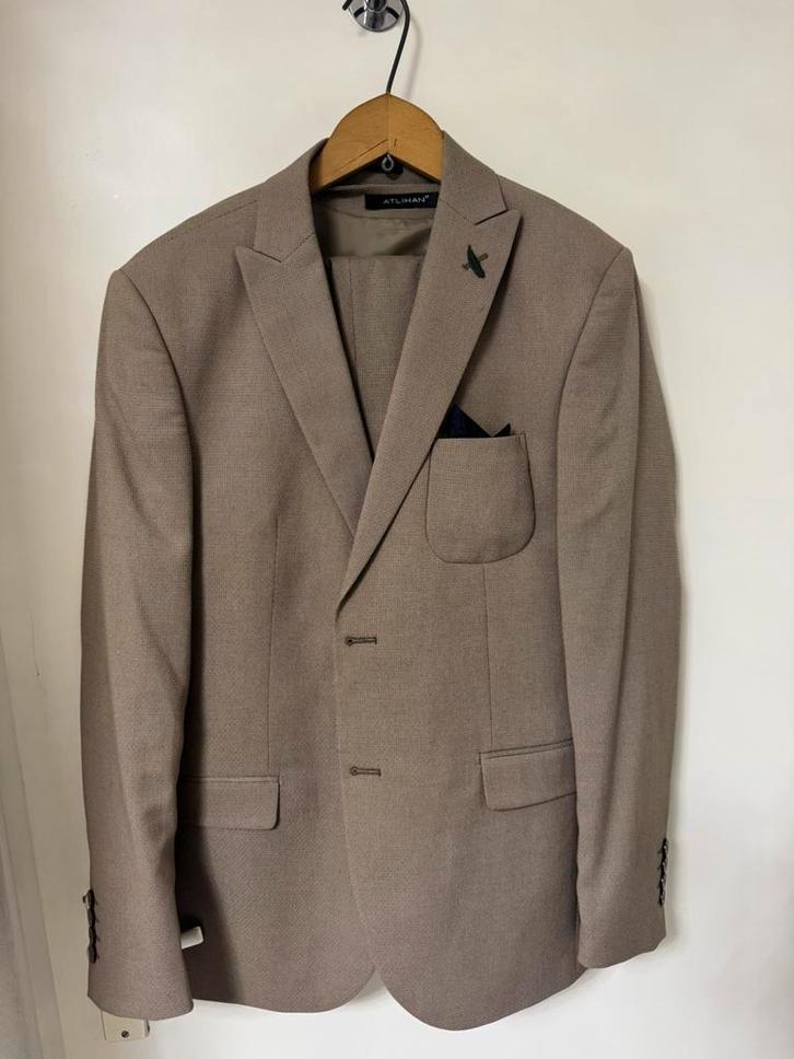 Beige herenpak met gilet – compleet 3-delig pak maat S/M, Kleding | Heren, Kostuums en Colberts, Zo goed als nieuw, Beige, Ophalen of Verzenden