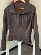 Hugo Boss . Zacht leren bruin damesjasje mt M, Kleding | Dames, Maat 38/40 (M), Bruin, Ophalen of Verzenden, Zo goed als nieuw
