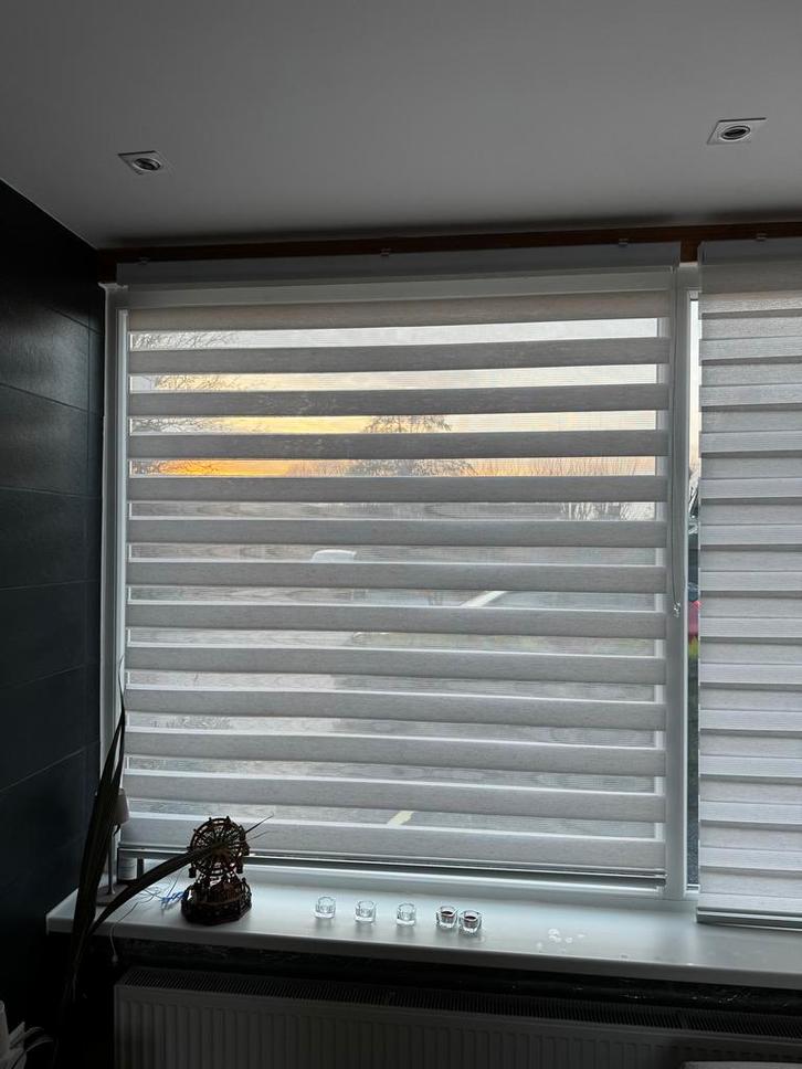 5 Stijlvolle rolgordijnen voor uw ramen, Huis en Inrichting, Stoffering | Gordijnen en Lamellen, Zo goed als nieuw, 100 tot 150 cm