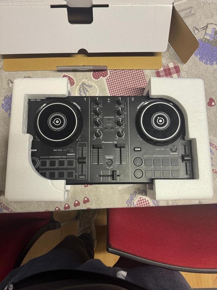 Pioneer DDJ-200 DJ Controller - Perfect voor Beginners!, Muziek en Instrumenten, Dj-sets en Draaitafels, Zo goed als nieuw, Dj-set