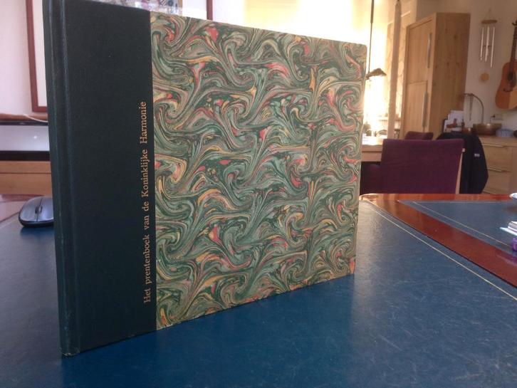 Het Prentenboek v.d Koninklijke Harmonie 1975 oplage 75 ex, Boeken, Muziek, Zo goed als nieuw, Genre of Stijl, Ophalen of Verzenden