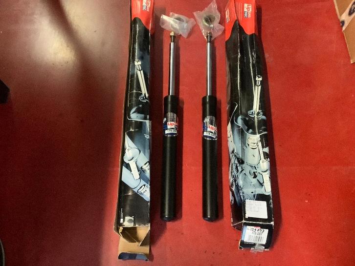 Nieuwe onderdelen VW Polo Audi 50 Derby Scirocco 1981/90, Auto-onderdelen, Carrosserie en Plaatwerk, Bumper, Audi, Oldtimer onderdelen