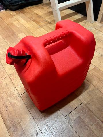 Kunststof jerrycan 20 liter rood beschikbaar voor biedingen
