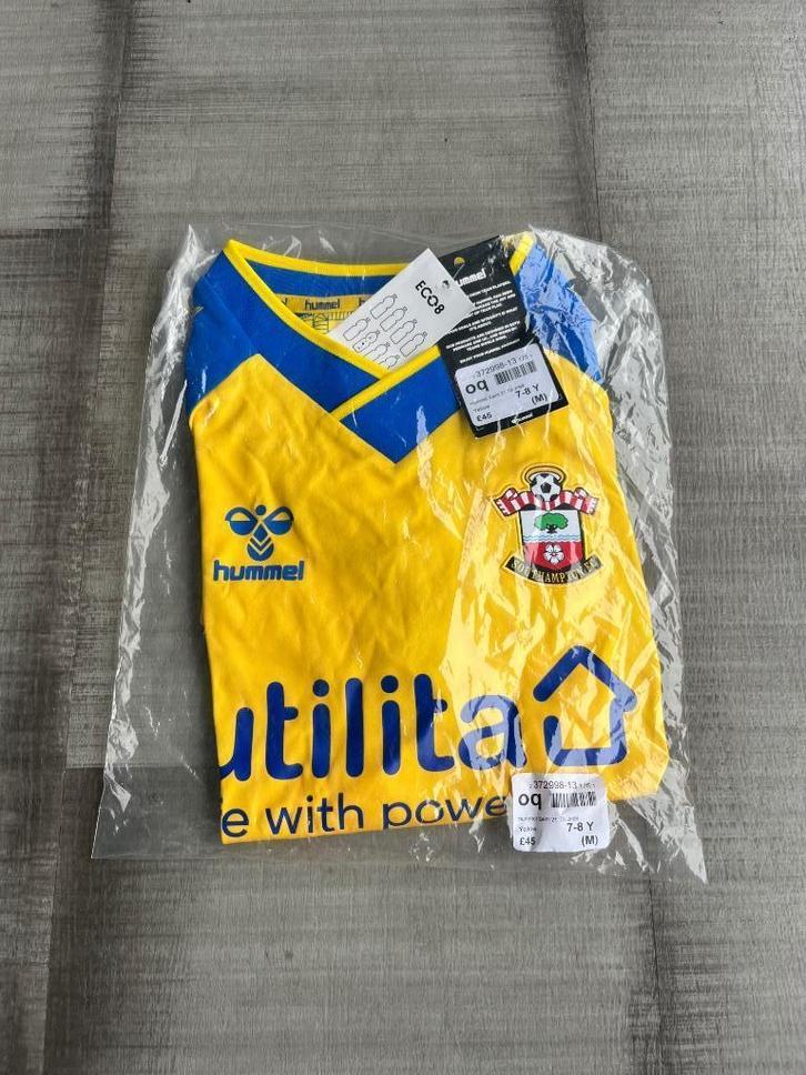 Southampton hummel uit shirt 2021/2022 - maat 128, Verzamelen, Sportartikelen en Voetbal, Nieuw, Shirt, Buitenlandse clubs, Ophalen of Verzenden