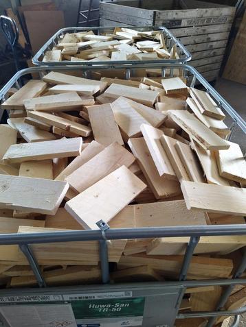 kachelhout, of voor de vuurkorf. €45,- p/m3 beschikbaar voor biedingen