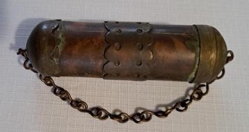 Antieke tondeldoos rood en geel koper voorloper lucifer beschikbaar voor biedingen