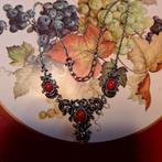 Mooie donker zilverkleurige ketting met rode steentjes, 33 - 40 uur, Overige niveaus, Starter, Overige vormen