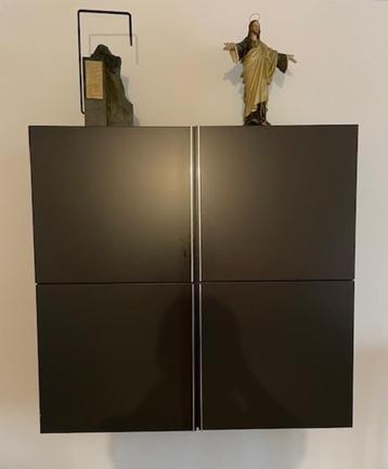 Wandkast / hangkast  beschikbaar voor biedingen