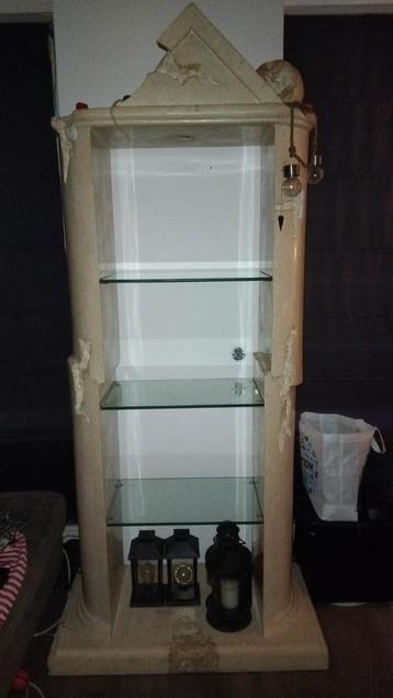 Vitrine kast  beschikbaar voor biedingen