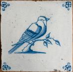 Mooie antieke tegel met vogel, Ophalen of Verzenden