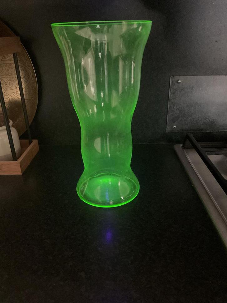 Uraniumglas Vaas anna glas, Antiek en Kunst, Antiek | Vazen, Ophalen of Verzenden