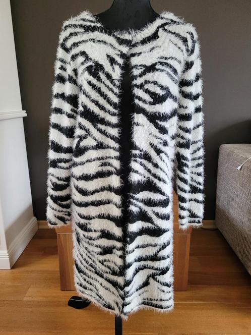 BOH LOVE zebra warm gebreid fluffy vest maat M zgan, Kleding | Dames, Truien en Vesten, Zo goed als nieuw, Maat 38/40 (M), Zwart
