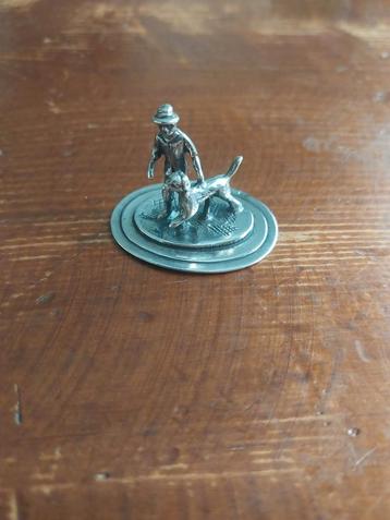 Zilveren miniatuur beschikbaar voor biedingen
