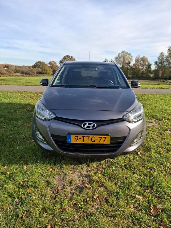 Hyundai i20 1.2I 5-DRS 2014 Grijs, Auto's, Hyundai, Particulier, i20, Benzine, B, Hatchback, Handgeschakeld, Origineel Nederlands