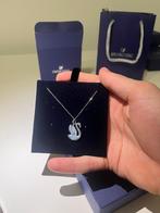 Swarovski Lichtblauwe zwaan ketting met Rodium toplaag, Overige materialen, Overige voorstellingen, Ophalen of Verzenden, Zo goed als nieuw