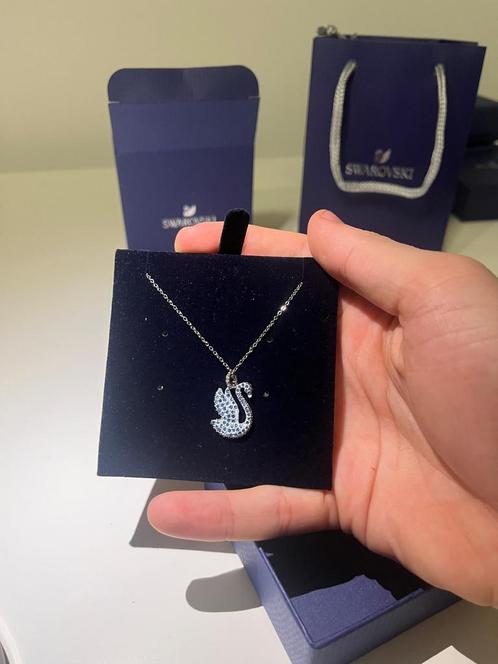 Swarovski Lichtblauwe zwaan ketting met Rodium toplaag, Sieraden, Tassen en Uiterlijk, Kettinghangers, Zo goed als nieuw, Overige materialen
