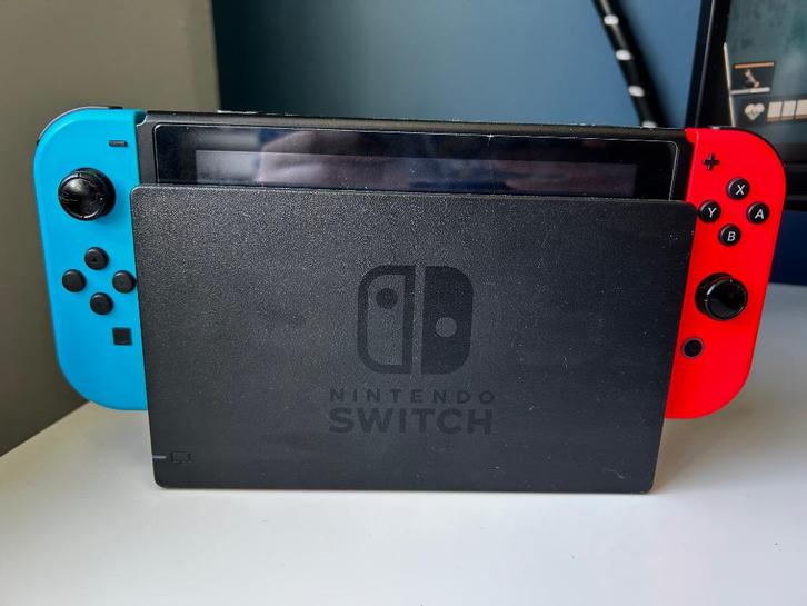 Nintendo Switch V2, Spelcomputers en Games, Spelcomputers | Nintendo Switch, Gebruikt, Switch 2019 Upgrade, Met 2 controllers