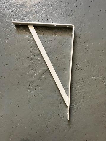 Wandsteun wit beschikbaar voor biedingen