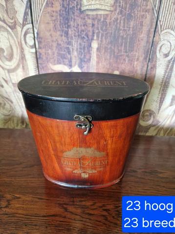 Vintage houten doosje Chateau Laurent beschikbaar voor biedingen
