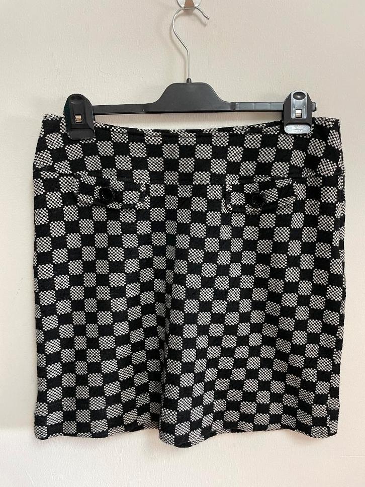 R20 - Zwart-witte Caroline Biss rok maat 40 (1), Kleding | Dames, Rokken, Zo goed als nieuw, Maat 38/40 (M), Zwart, Onder de knie